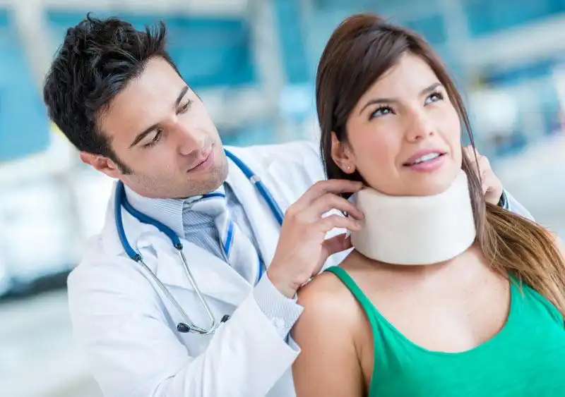 Colpo di frusta: cos’è e  quando è consigliabile l’utilizzo del collare ortopedico