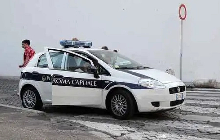 Polizia municipale a Roma: come segnalare e rimuovere un veicolo abbandonato